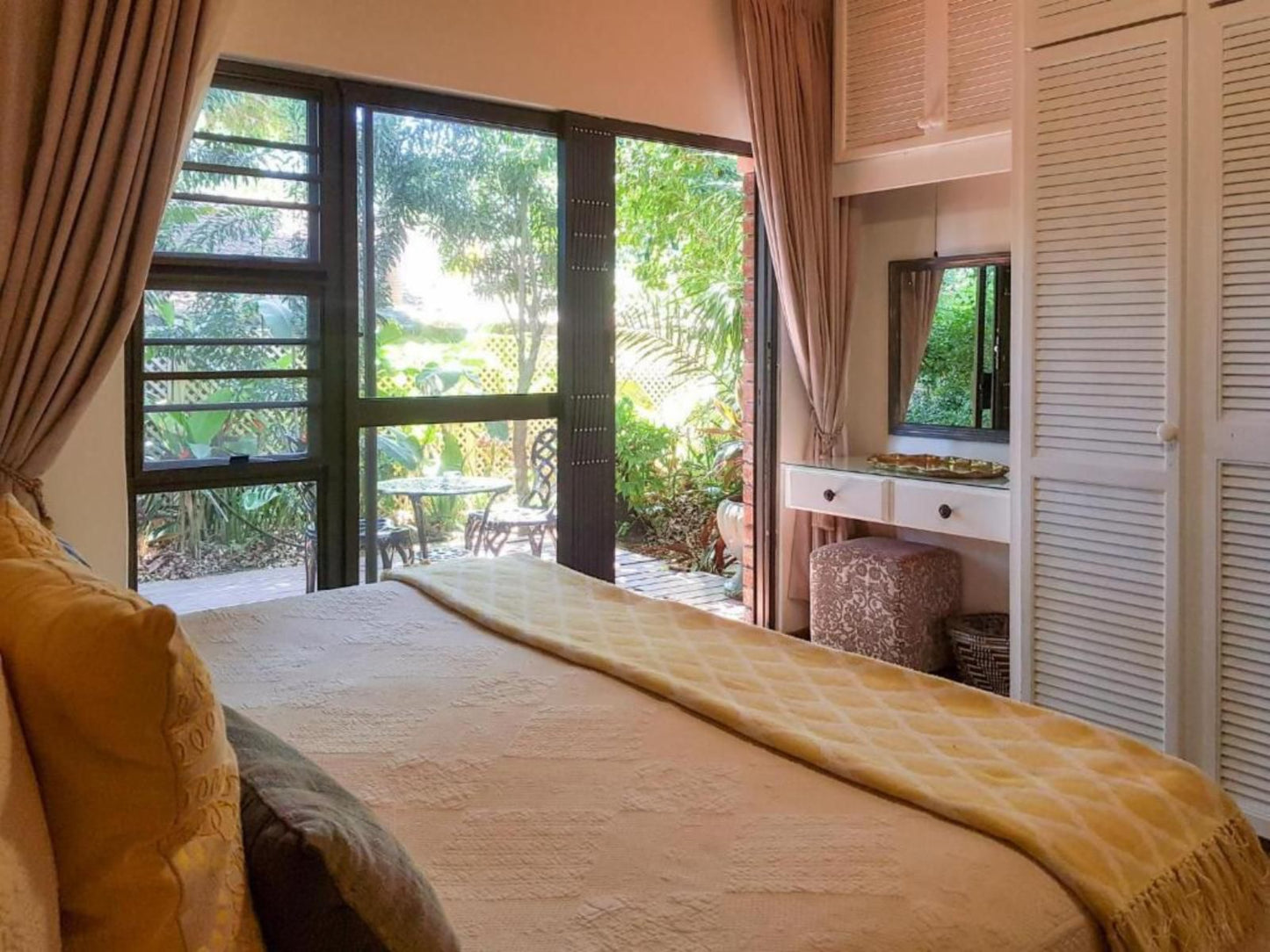 Santa Lucia Guest House, King/Twin Room, Palm Tree, Plant, Nature, Wood, Bedroom