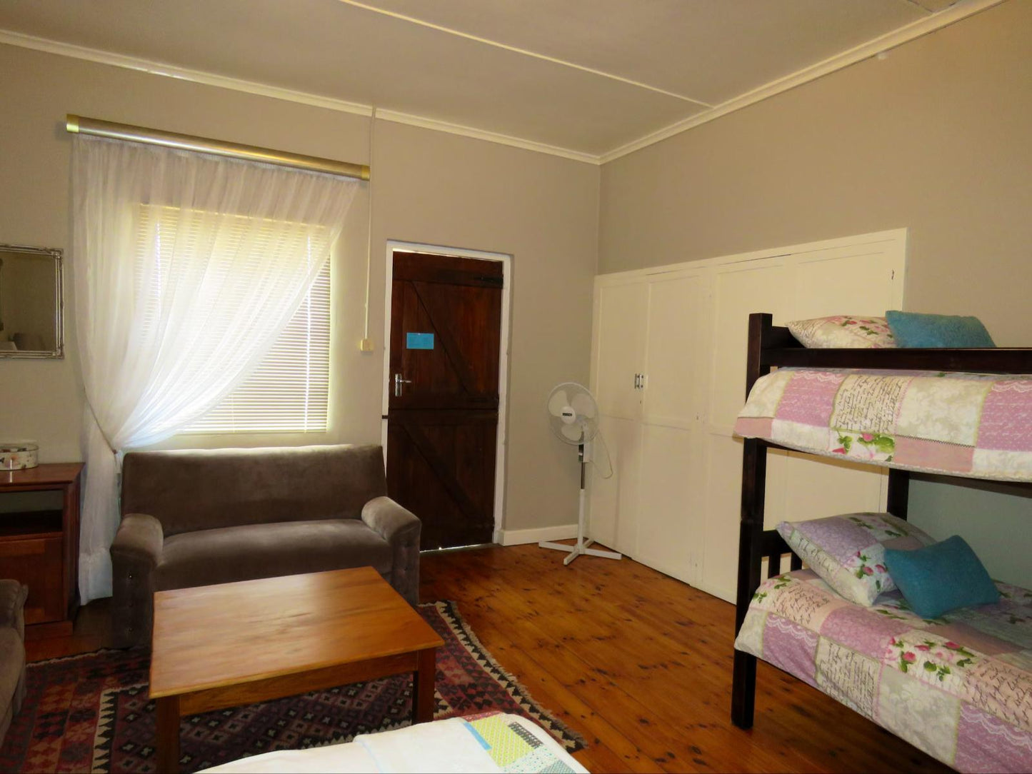Double room with 2 extra beds @ Schoongelegen Rooms