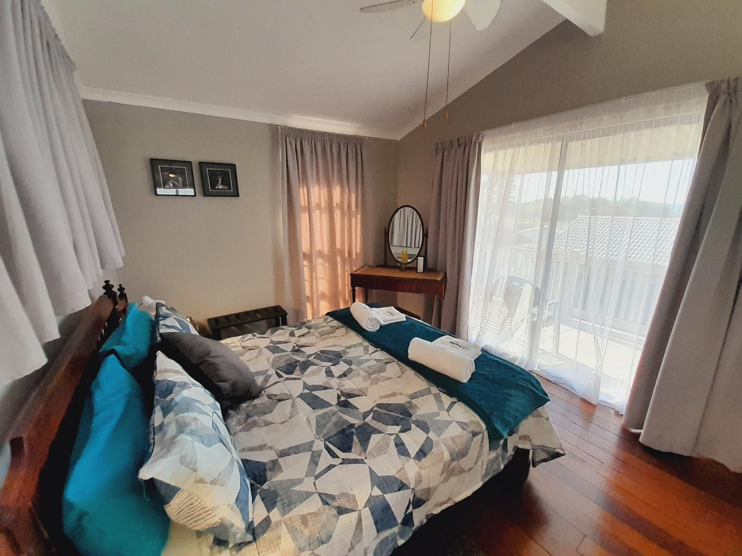 Sea Breeze Shelly Beach, Comfort Apartment, Bedroom