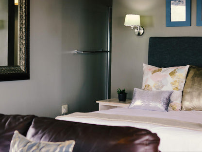 Deluxe King Suite - Sea View No 12 @ Sea Whisper Guest House And Self-Catering