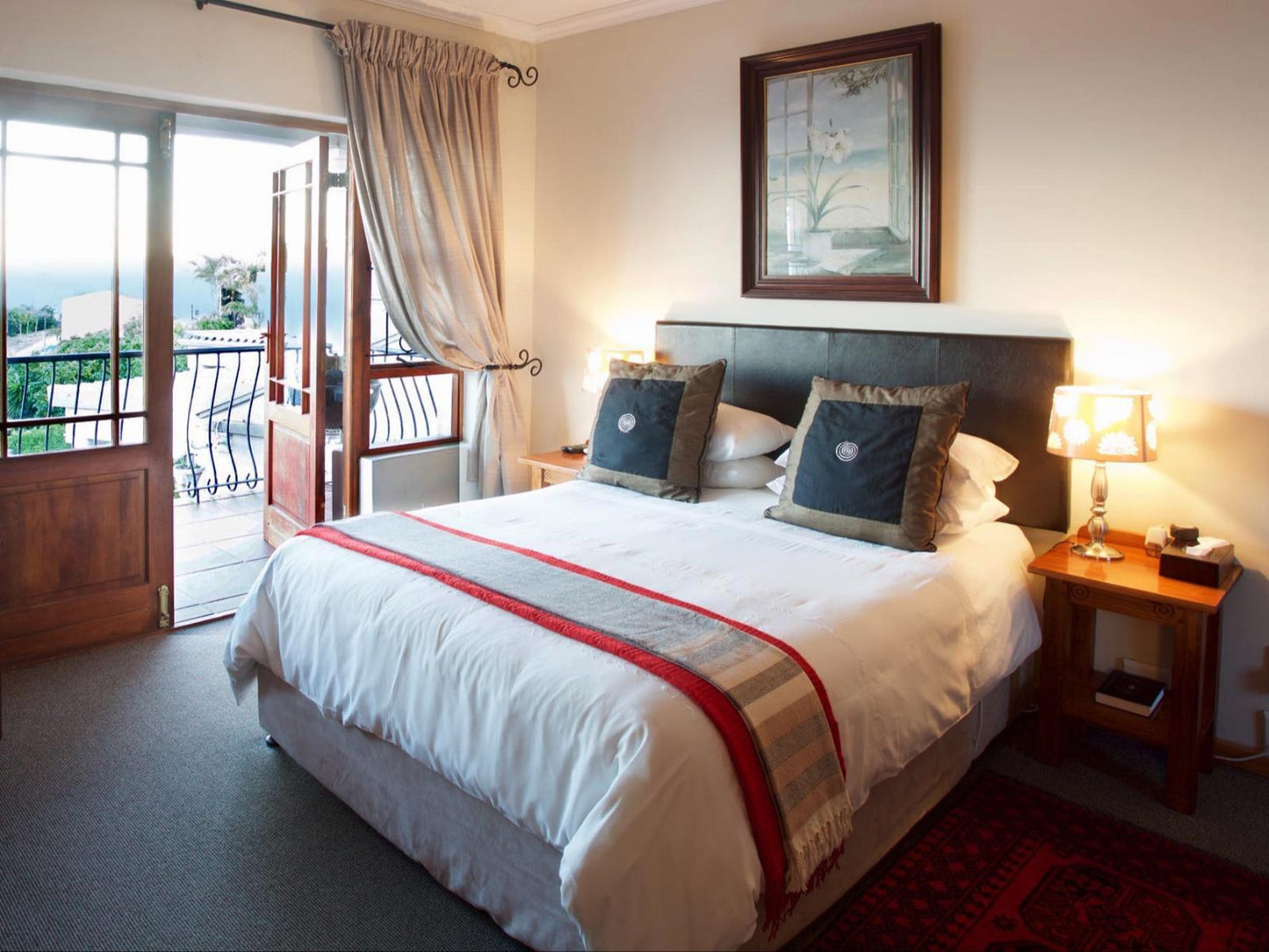 Deluxe Queen No 6 @ Sea Whisper Guest House And Self-Catering