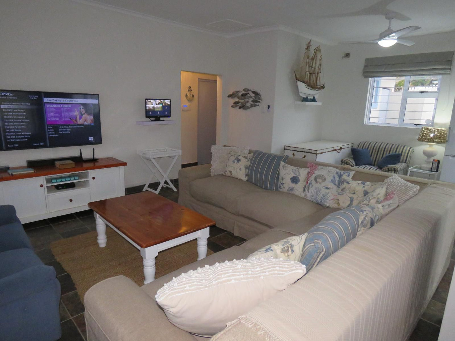 Seagulls Beach House, Living Room