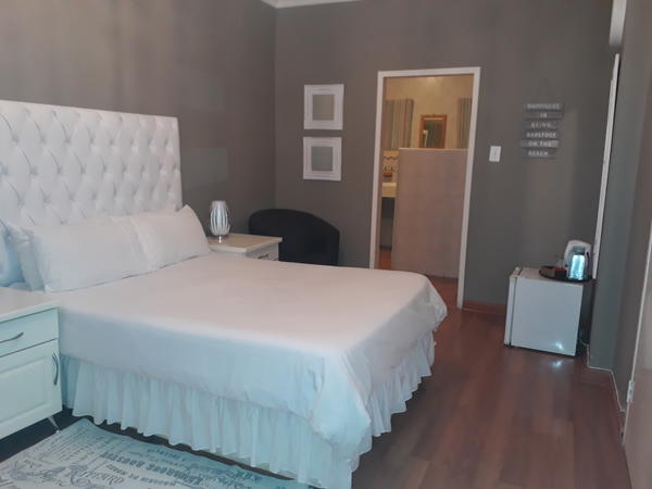 Deluxe Double room with Shower @ Sedikwa Guest House