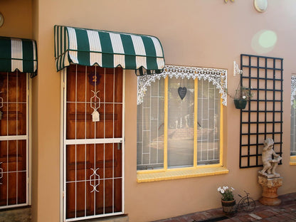 Sekelbos Guesthouse, Door, Architecture, House, Building