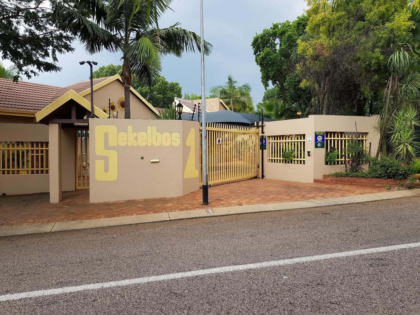 Sekelbos Guest House Eldoraigne Centurion Gauteng South Africa House, Building, Architecture, Palm Tree, Plant, Nature, Wood, Sign