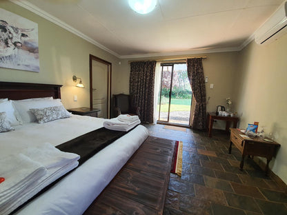 Queen Room 2 @ Shortlands Farm Stay