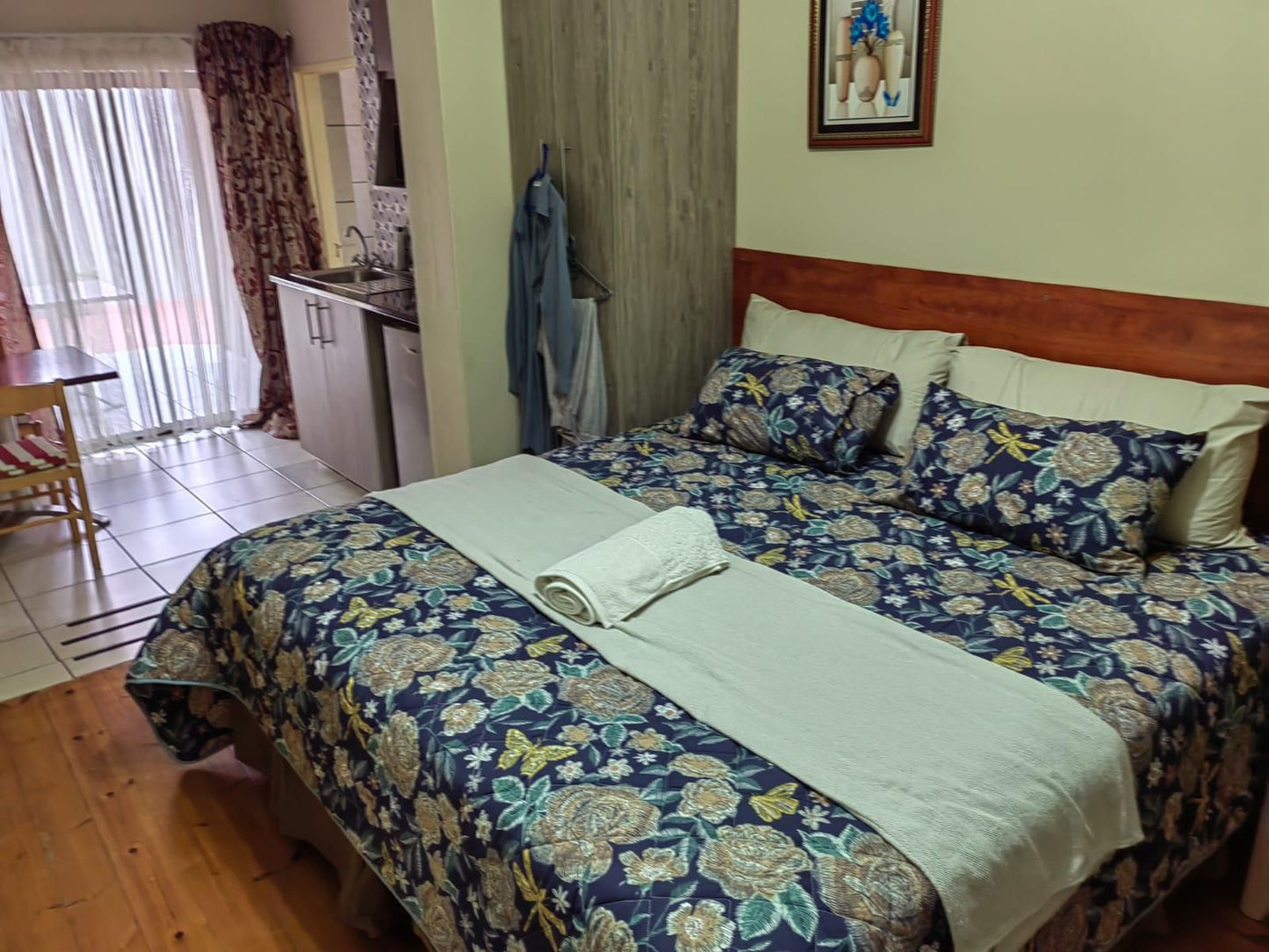 Sibahlenomhlambi Guest House, 6 Sleeper