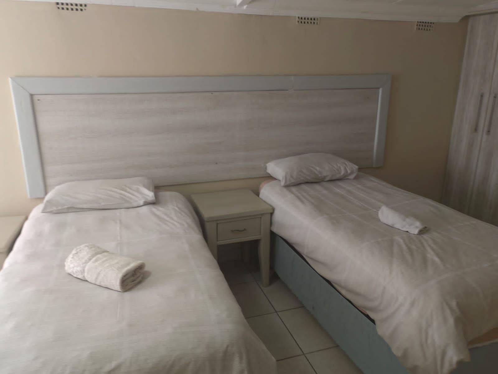 Sibahlenomhlambi Guest House, Luxury Queen Room, Unsaturated