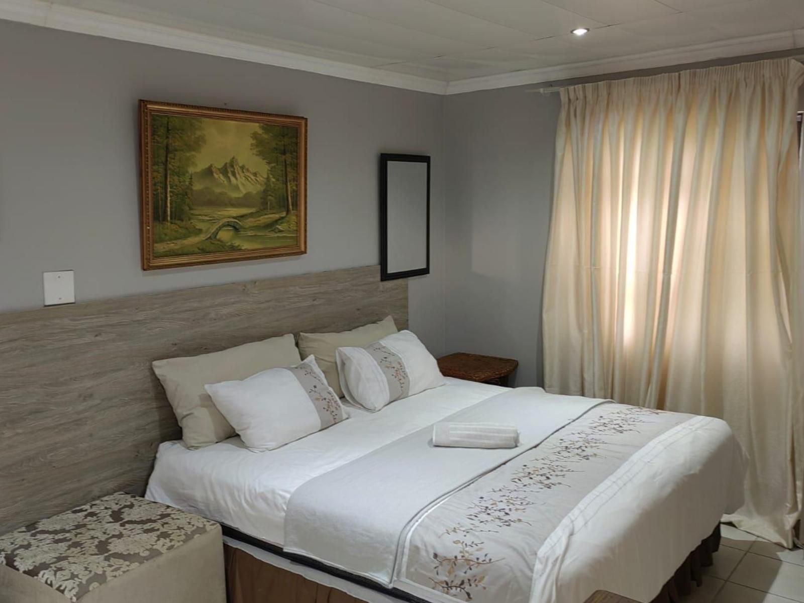 Sibahlenomhlambi Guest House, Standard Twin/King, Bedroom