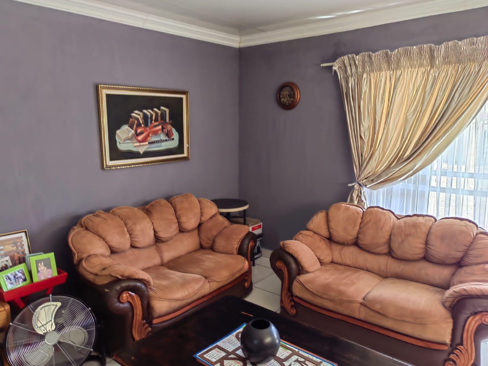 Sibahlenomhlambi Guest House, Superior King, Living Room