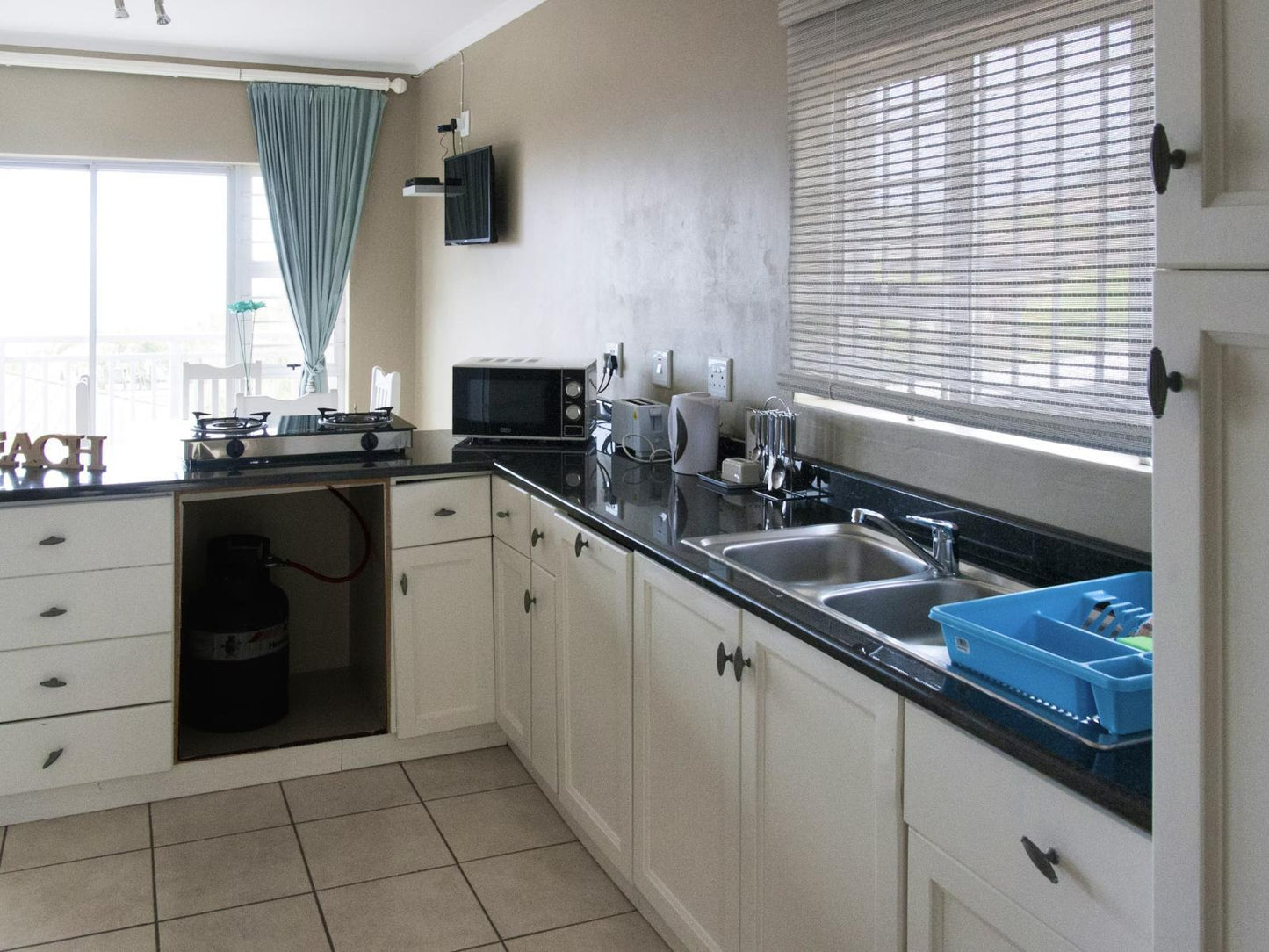 Sea View Studio Apartments 1 & 2 @ Silver Tides Seaside Accommodation