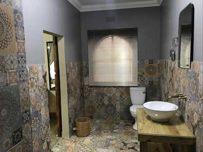 Queen Rooms With Shower @ Sion Guest House