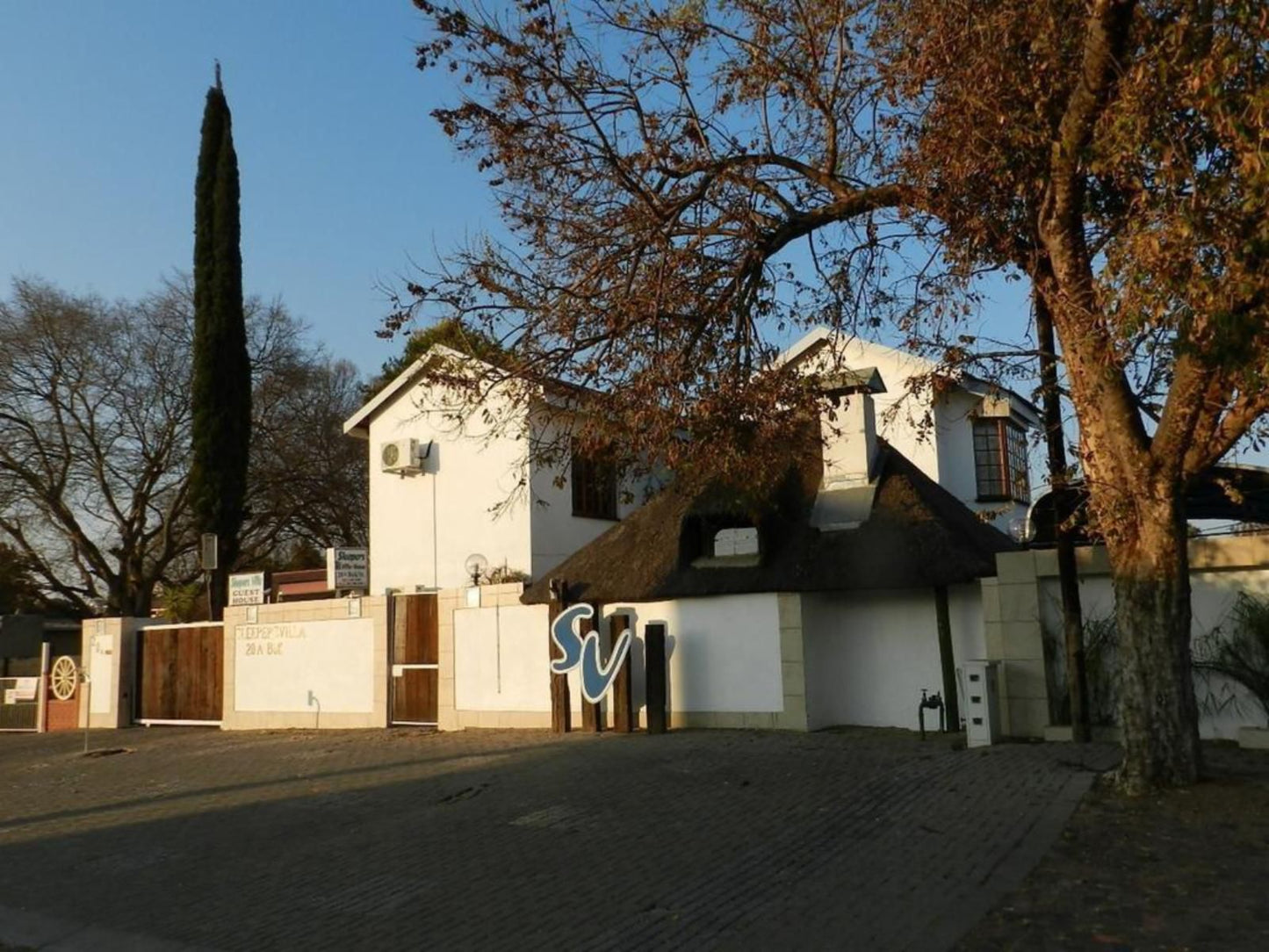 Sleepers Villa Guest House, Building, Architecture, House