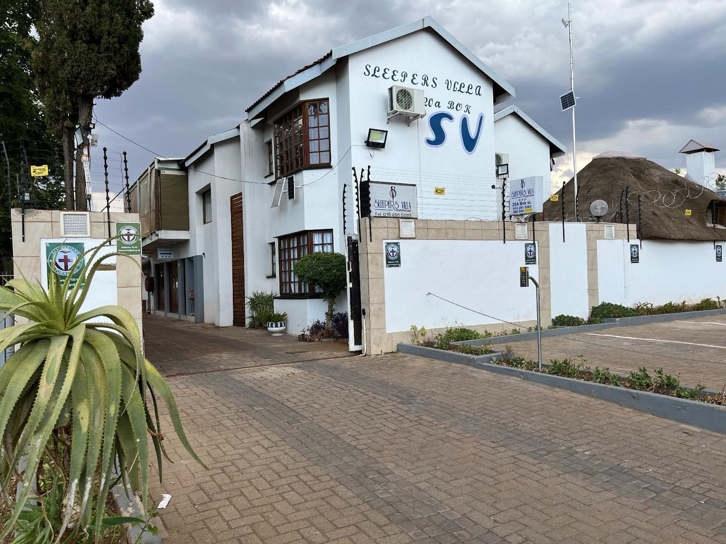 Sleepers Villa Guest House, House, Building, Architecture, Sign