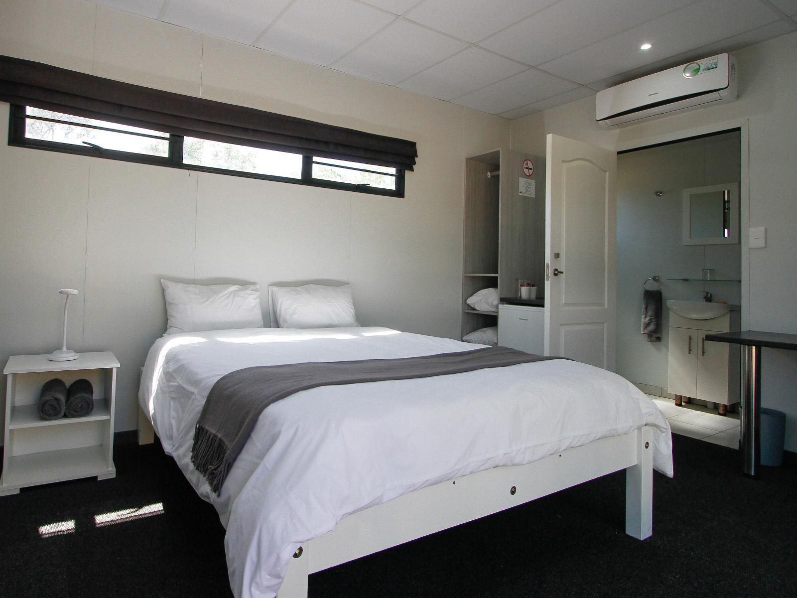 Sleepover Upington, Twin Room, Bedroom