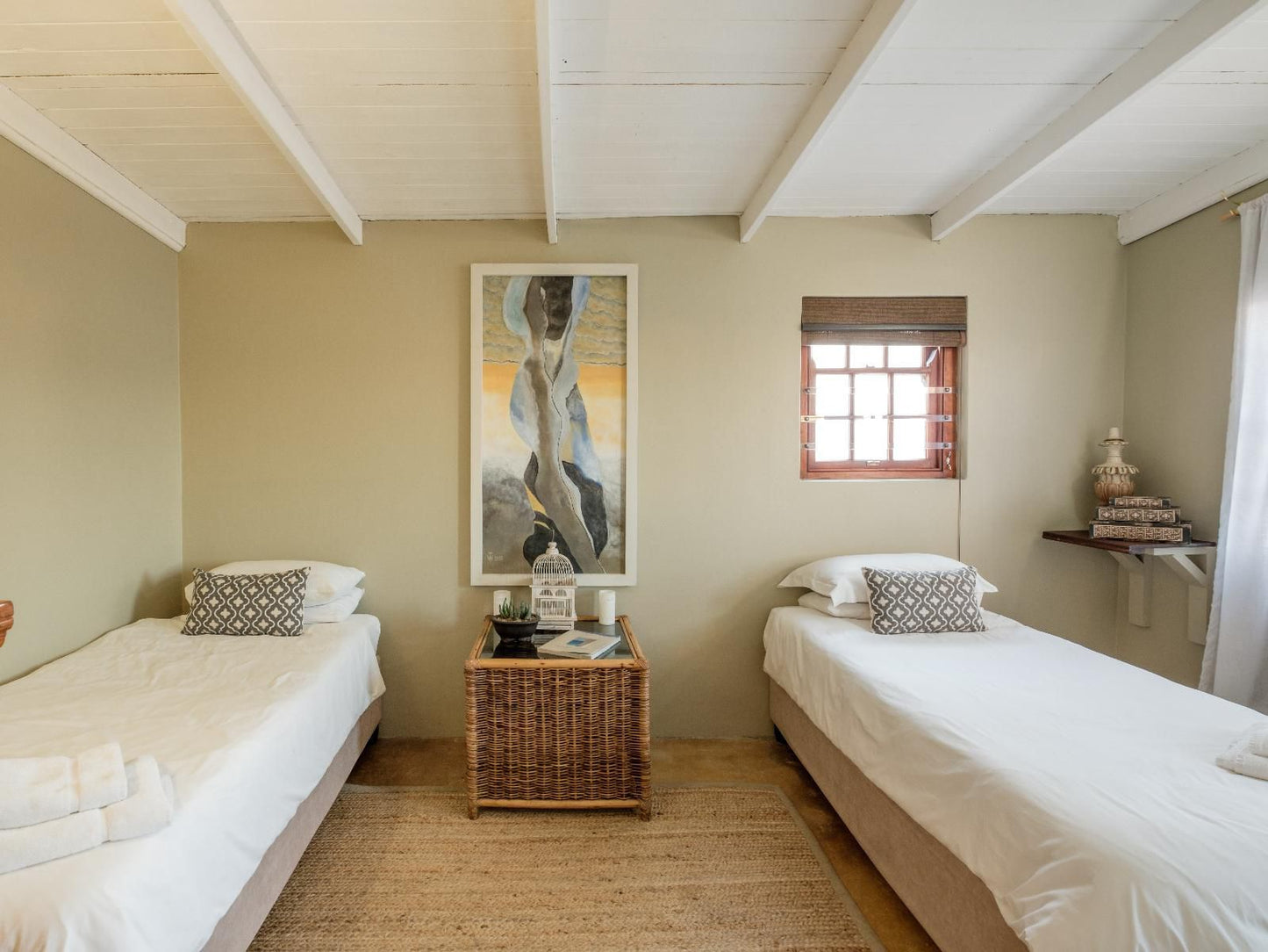 Smugglers' Cottage Bnb, Luxury Family Room, Bedroom