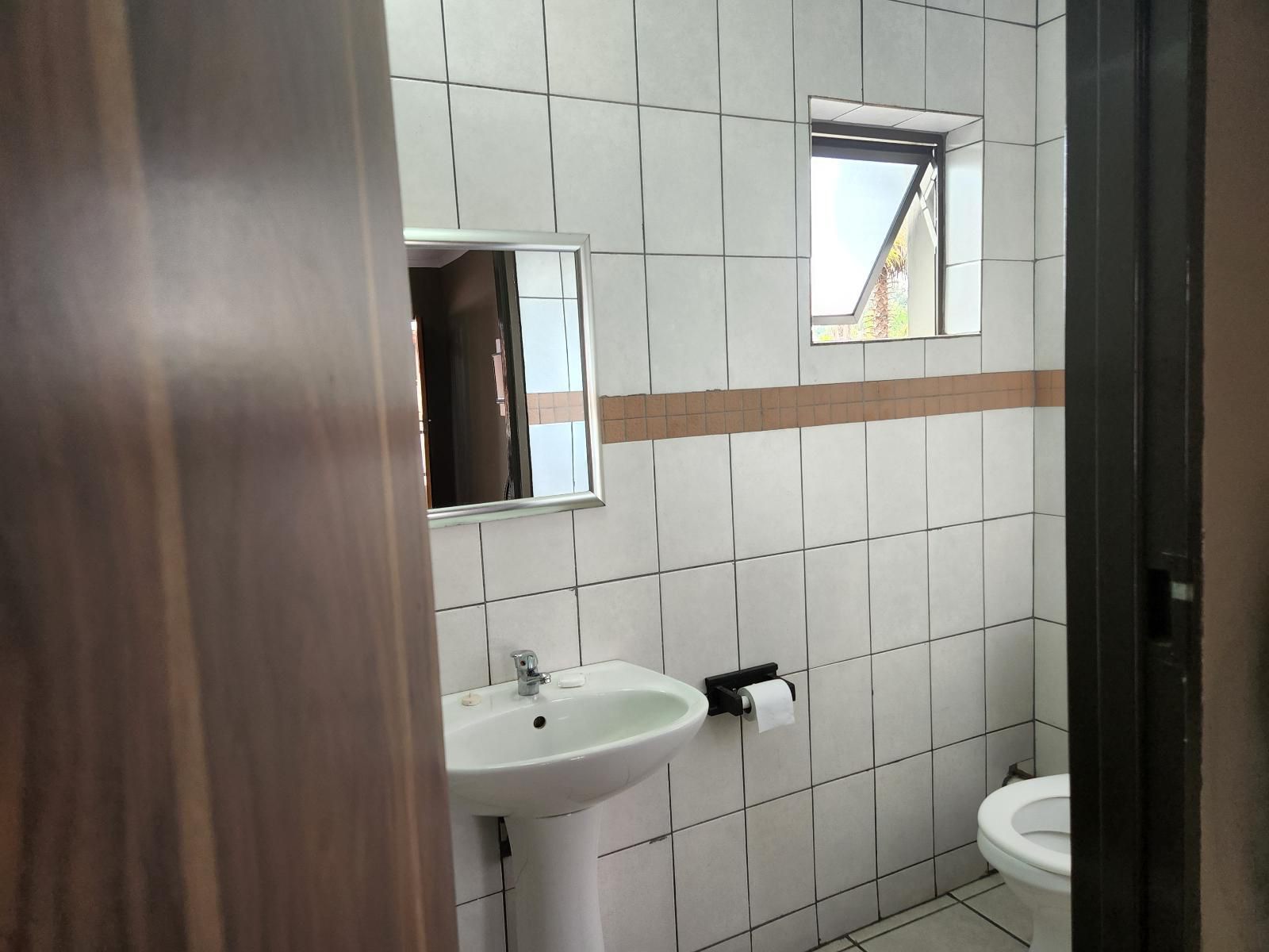 Snips Accommodation Newcastle Central Newcastle Kwazulu Natal South Africa Bathroom