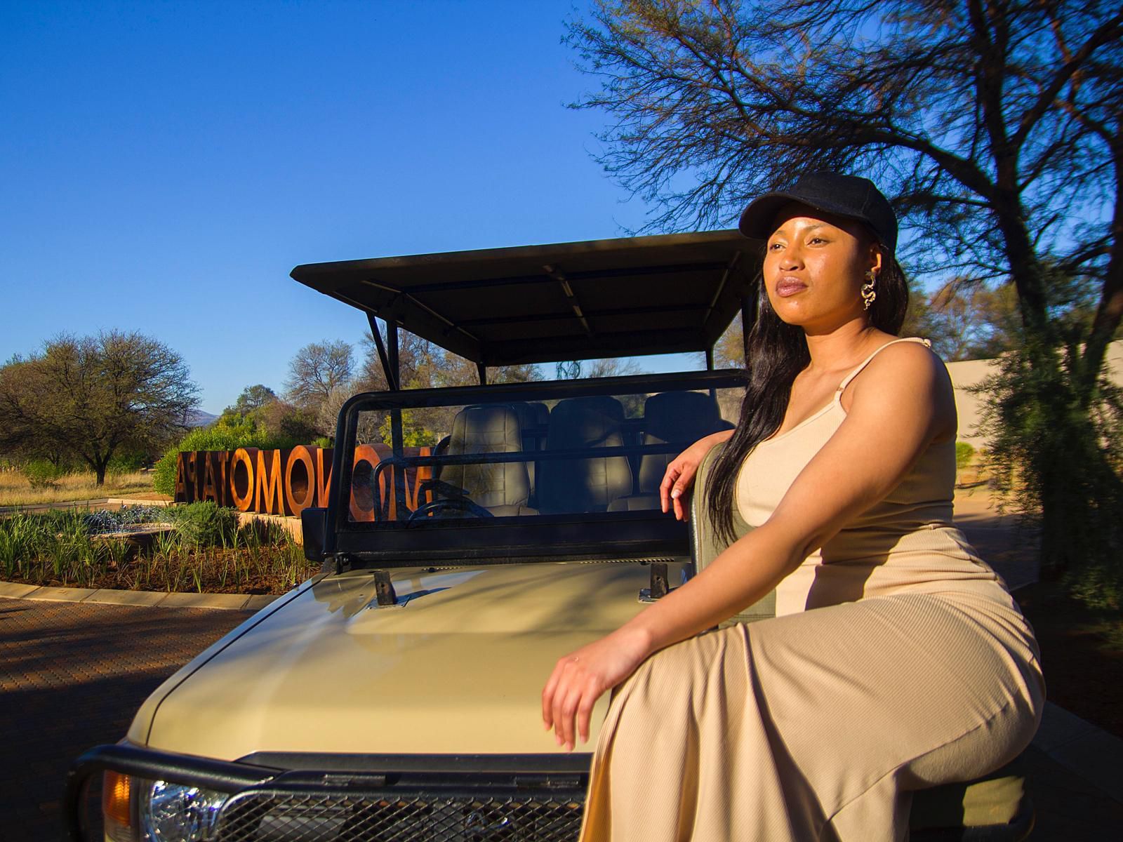 Sofala Lodge, Face, Person, One Face, Sitting, Bride, Female, Portrait, Frontal Face, Adult, Eyes Open