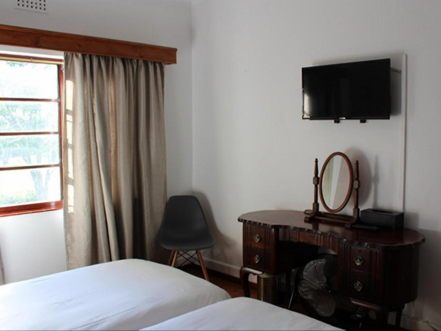 Business Single Room @ Somerset Lodge