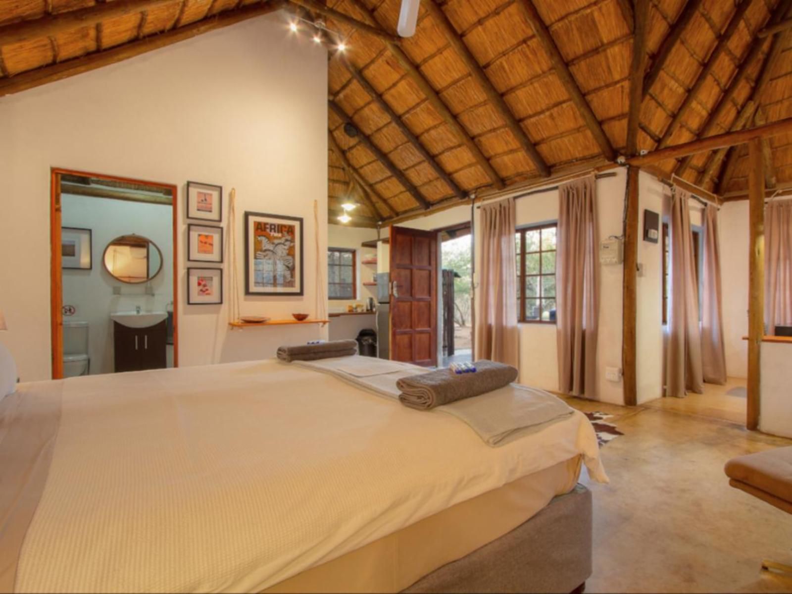 South Safari Lodge, Classic 2 Sleeper Bungalow, Sepia Tones, Bedroom