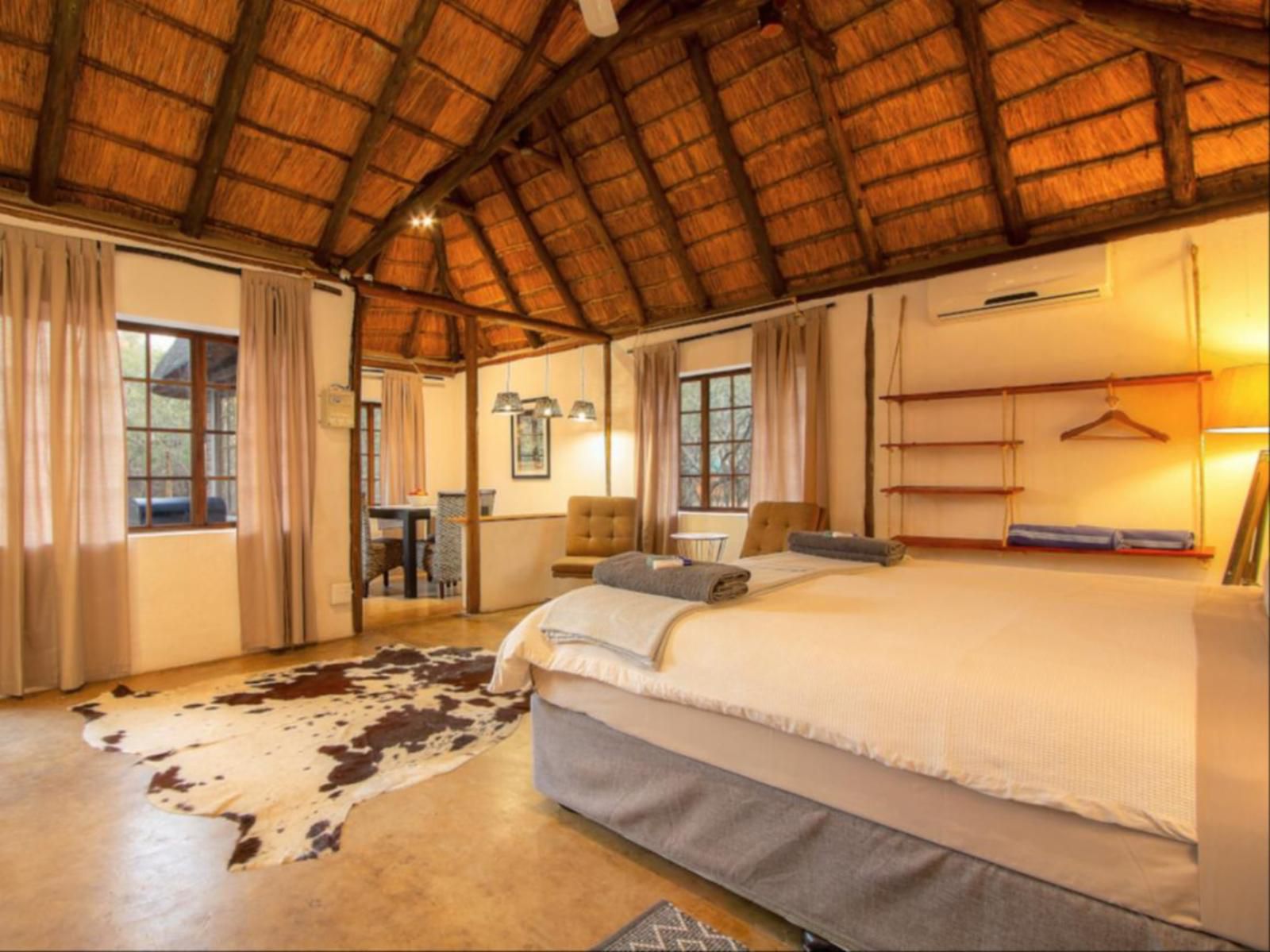 South Safari Lodge, Classic 2 Sleeper Bungalow, Sepia Tones, Bedroom