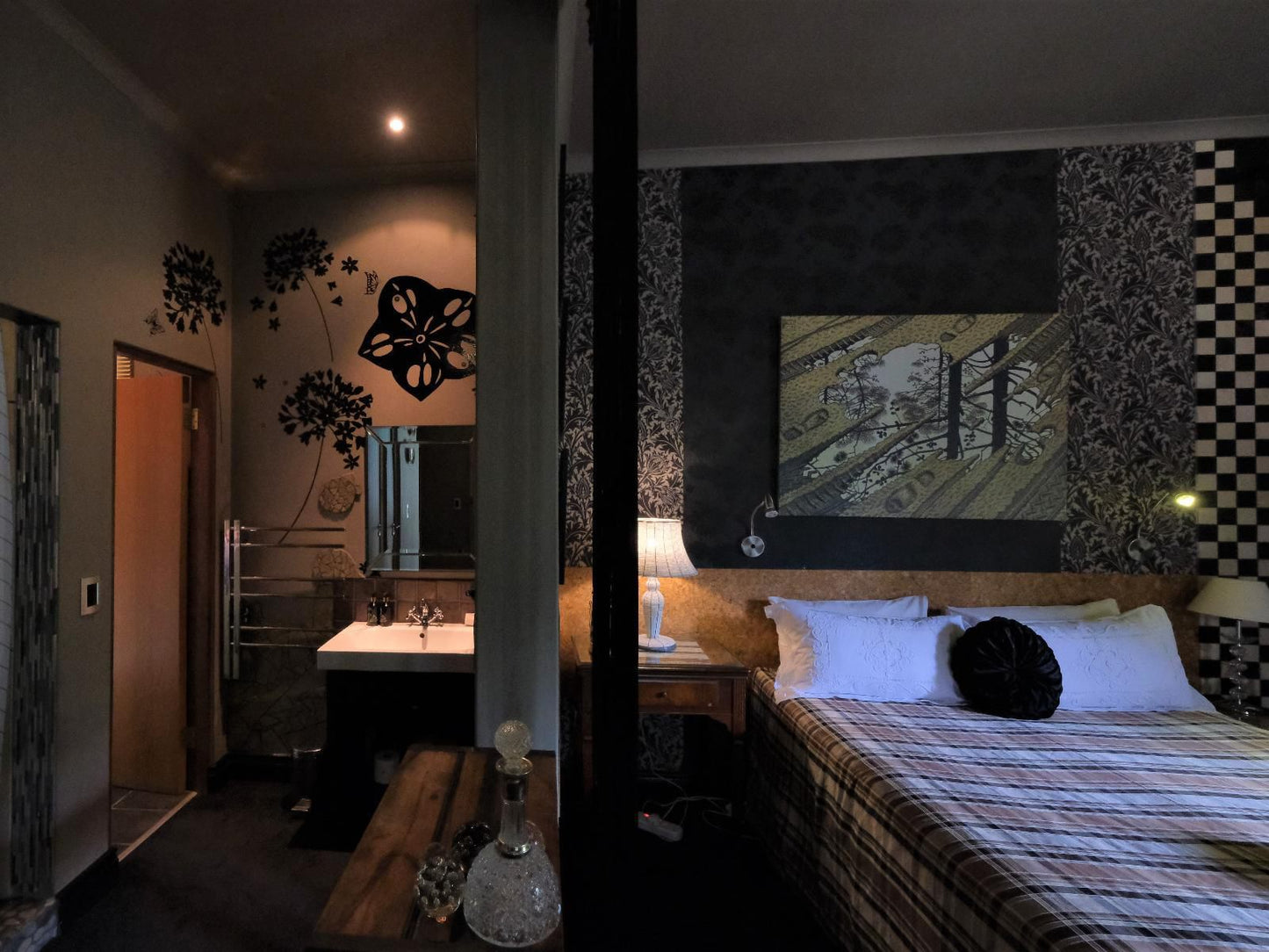 Stay! In Clarens, Promise 1, Bedroom