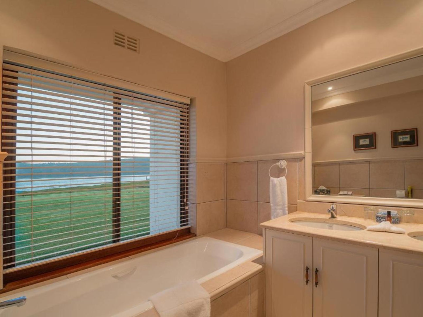 Deluxe Suite - Lake Facing - 11 @ St James Of Knysna