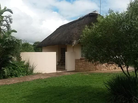 Thatched Rooms @ Stone Hounds Lodge