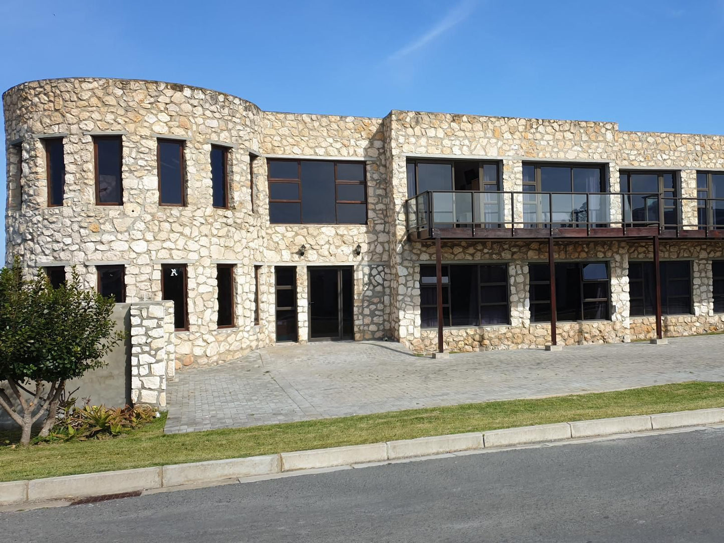 Stonehouse On Main, Building, Architecture, House