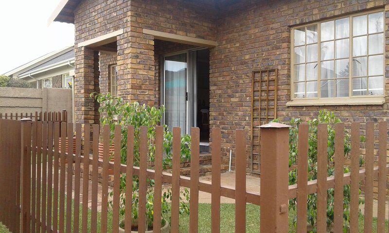 Stone Villa Guesthouse Witbank Del Judor Witbank Emalahleni Mpumalanga South Africa Brick Texture, Texture