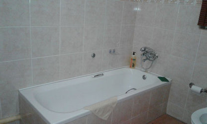 Stone Villa Guesthouse Witbank Del Judor Witbank Emalahleni Mpumalanga South Africa Unsaturated, Bathroom, Swimming Pool