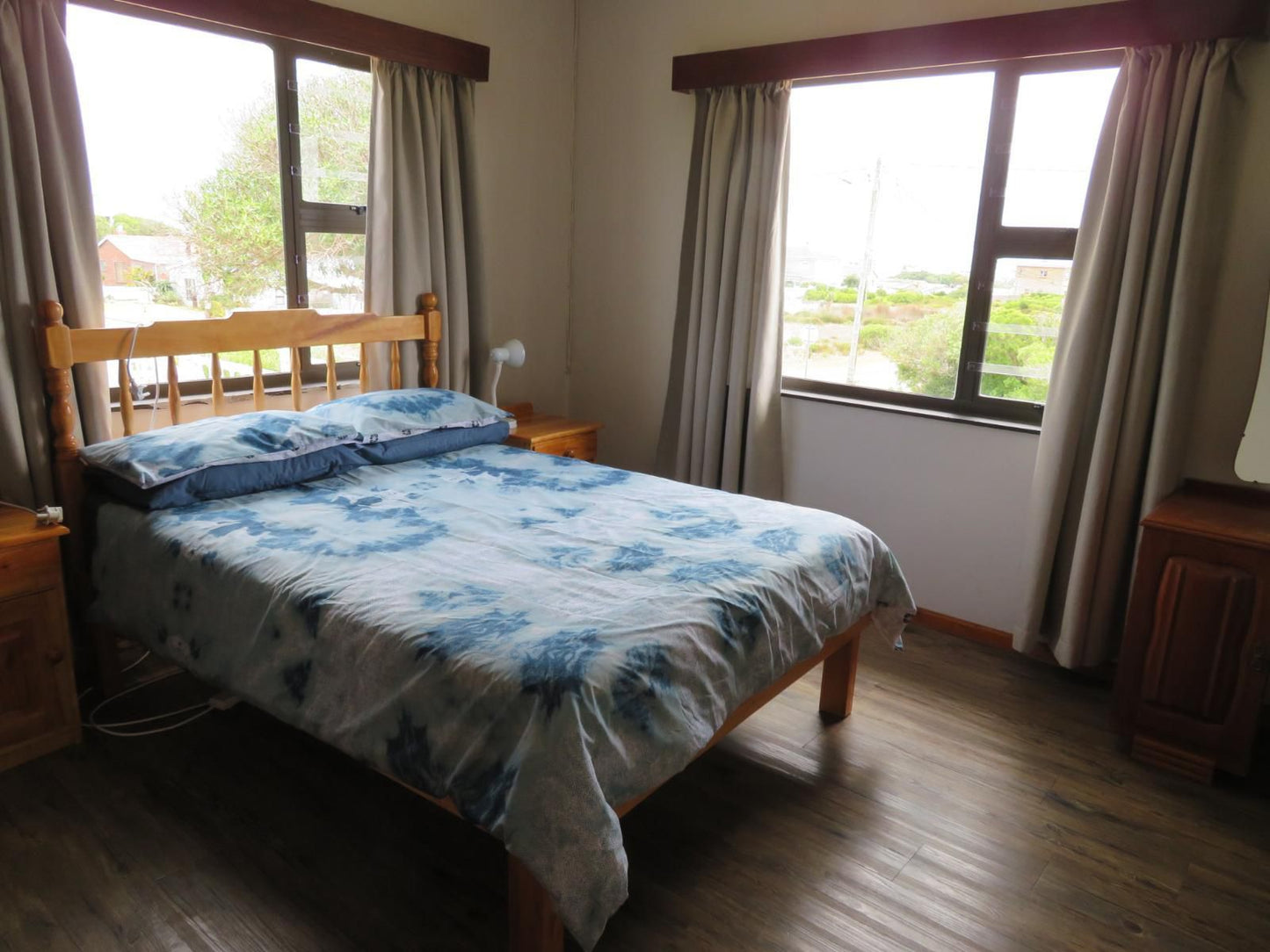 Struisbaai House Rentals, 87 on Marine - Bottom Floor Apartment, Bedroom