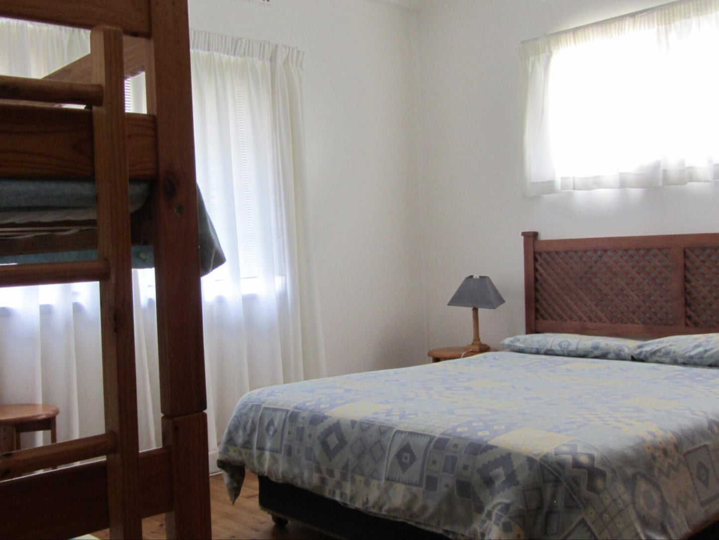 Struisbaai House Rentals, 87 on Marine - Bottom Floor Apartment, Bedroom