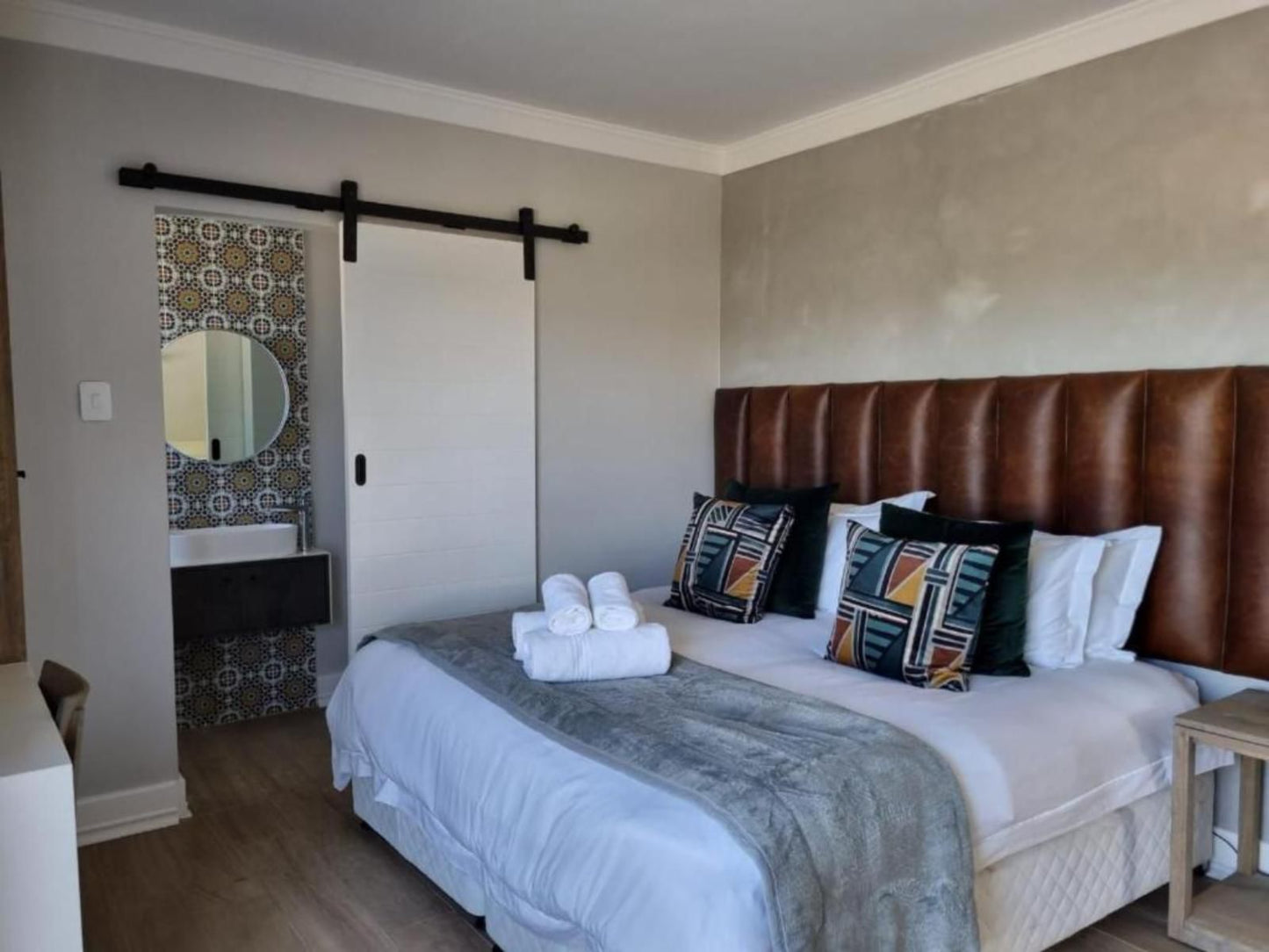 Suma'S Rest, Luxury King Rooms, Bedroom