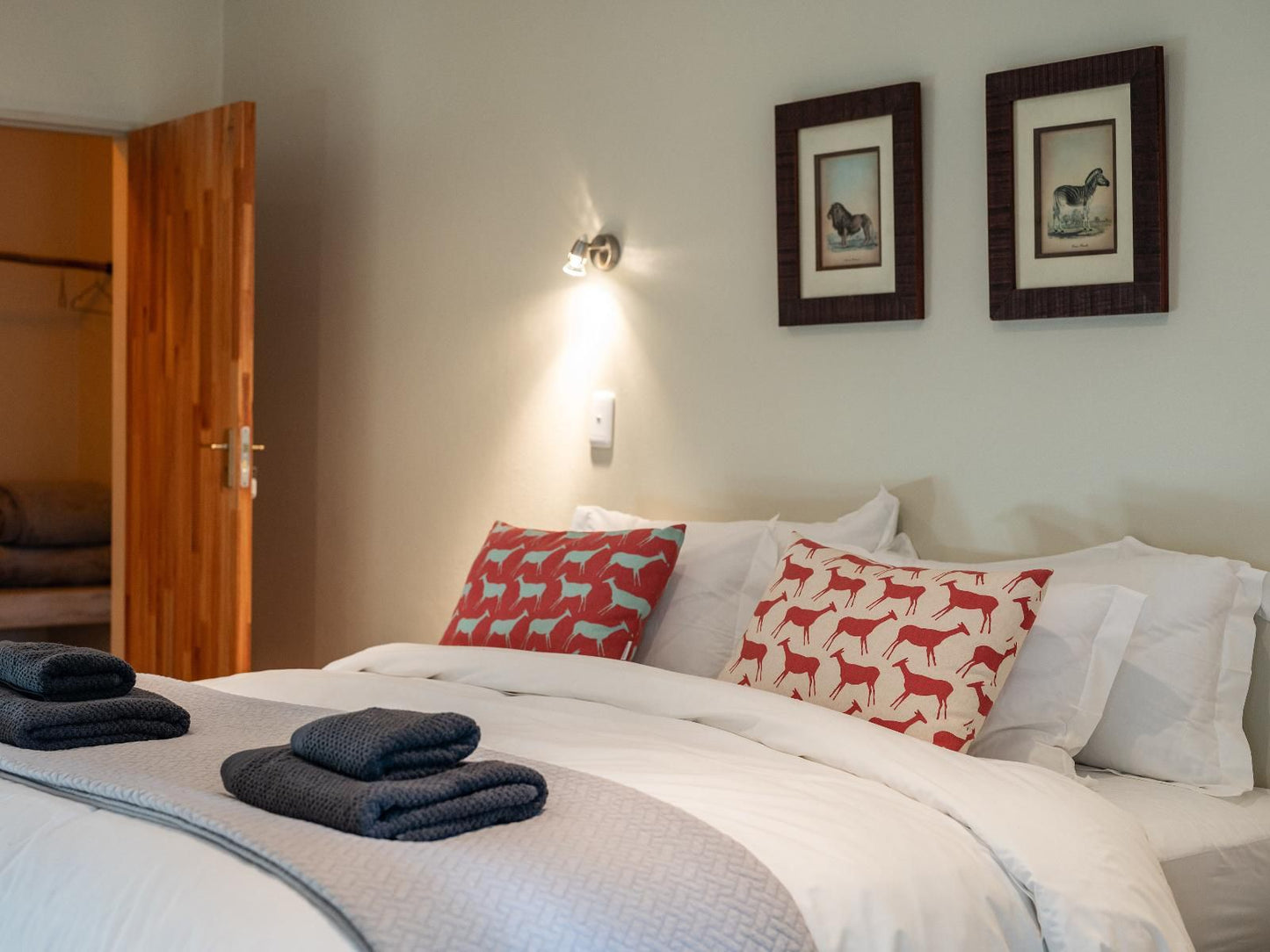 Summerplace Game Reserve, Saringa Cottage, Bedroom