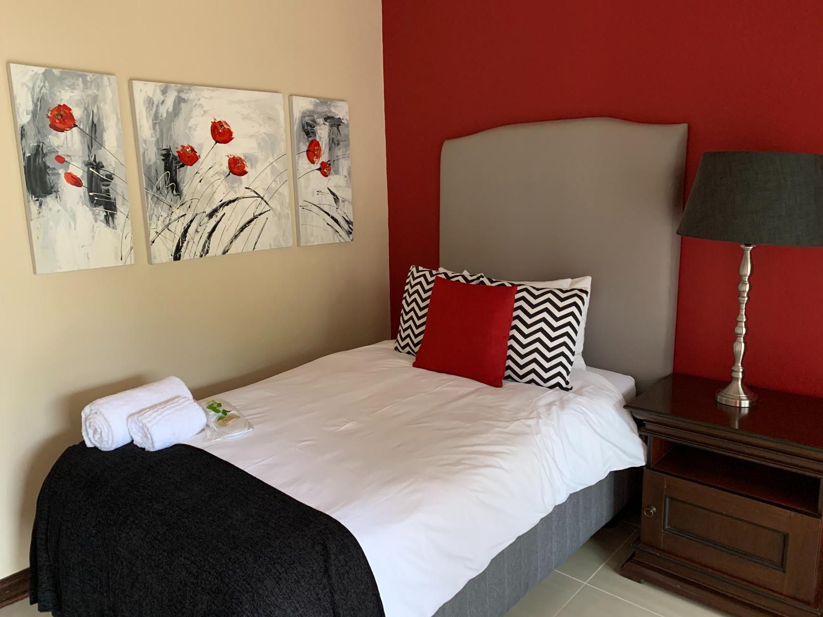 Sunninghill Recovery Lodge, Executive Room, Bedroom