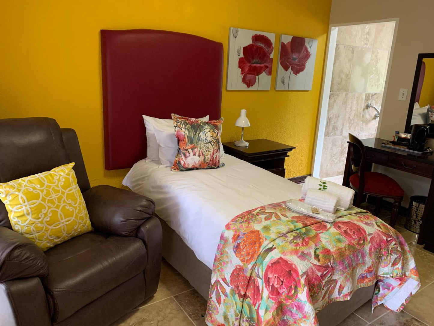 Sunninghill Recovery Lodge, Standard Room, Bedroom