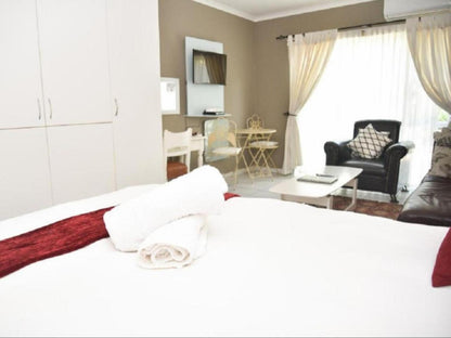 Double Room @ Sunset Decks Guest House