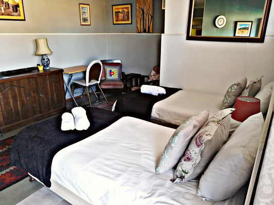 Twin Room @ Suzie's Coffee Shop Bed & Breakfast