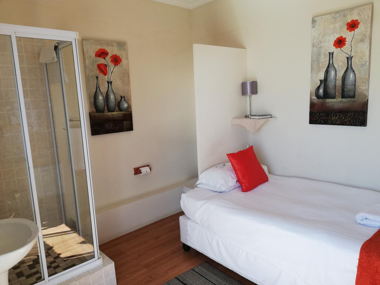 Single Rooms @ Table Mountain Guest House