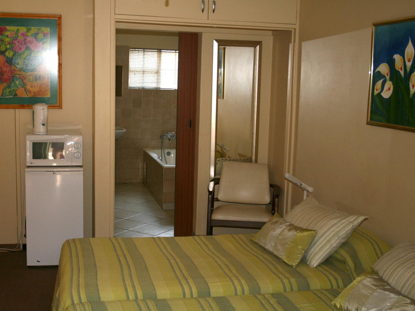 Tamboti 4-Standard Twin Self Catering @ Tamboti House