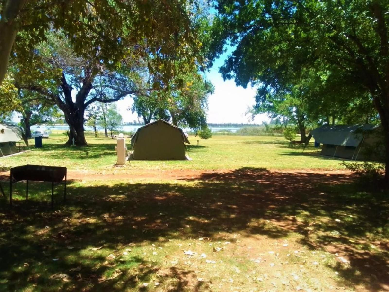 Tanglewood Nature Estate, Camping Stand 34, Tent, Architecture, Cemetery, Religion, Grave