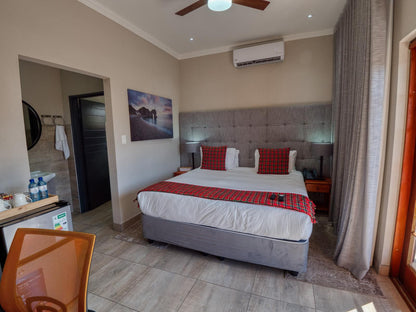 Tembo Guest Lodge, Queen Room with Balcony, Bedroom