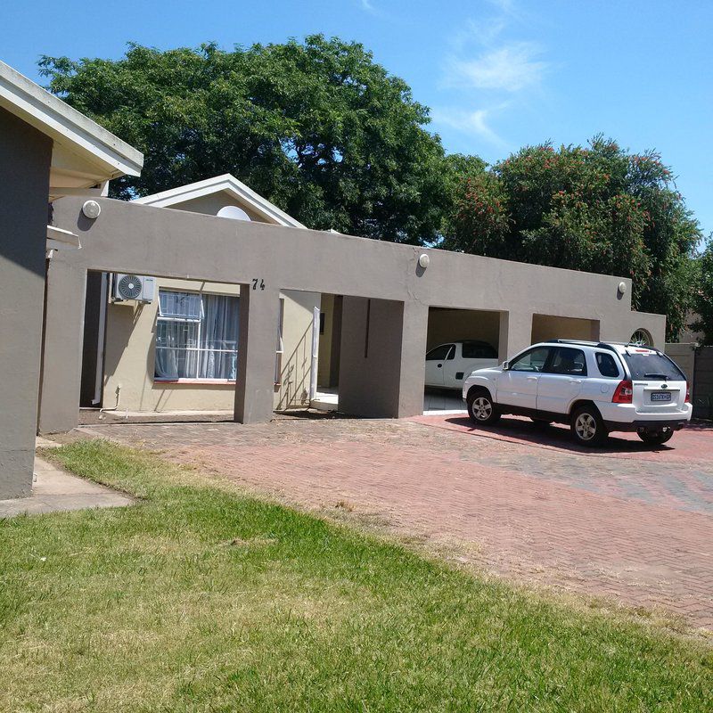 The Anchor Bandb Pioneer Park Newcastle Kwazulu Natal South Africa House, Building, Architecture, Car, Vehicle