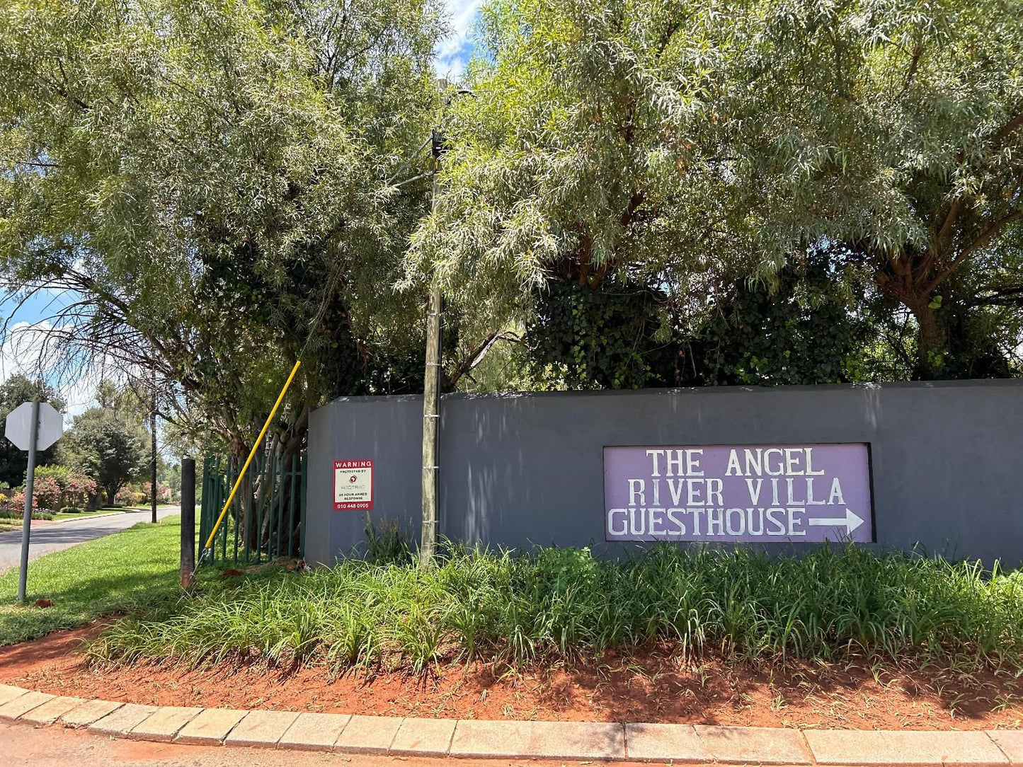 The Angel River Villa, Sign