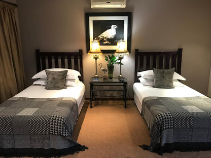 Luxury Suite Twin Beds @ The Crown Guesthouse
