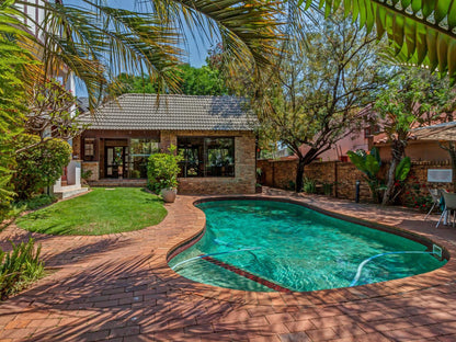 The Dorr Guest House Hurlingham Johannesburg Gauteng South Africa House, Building, Architecture, Palm Tree, Plant, Nature, Wood, Garden, Swimming Pool