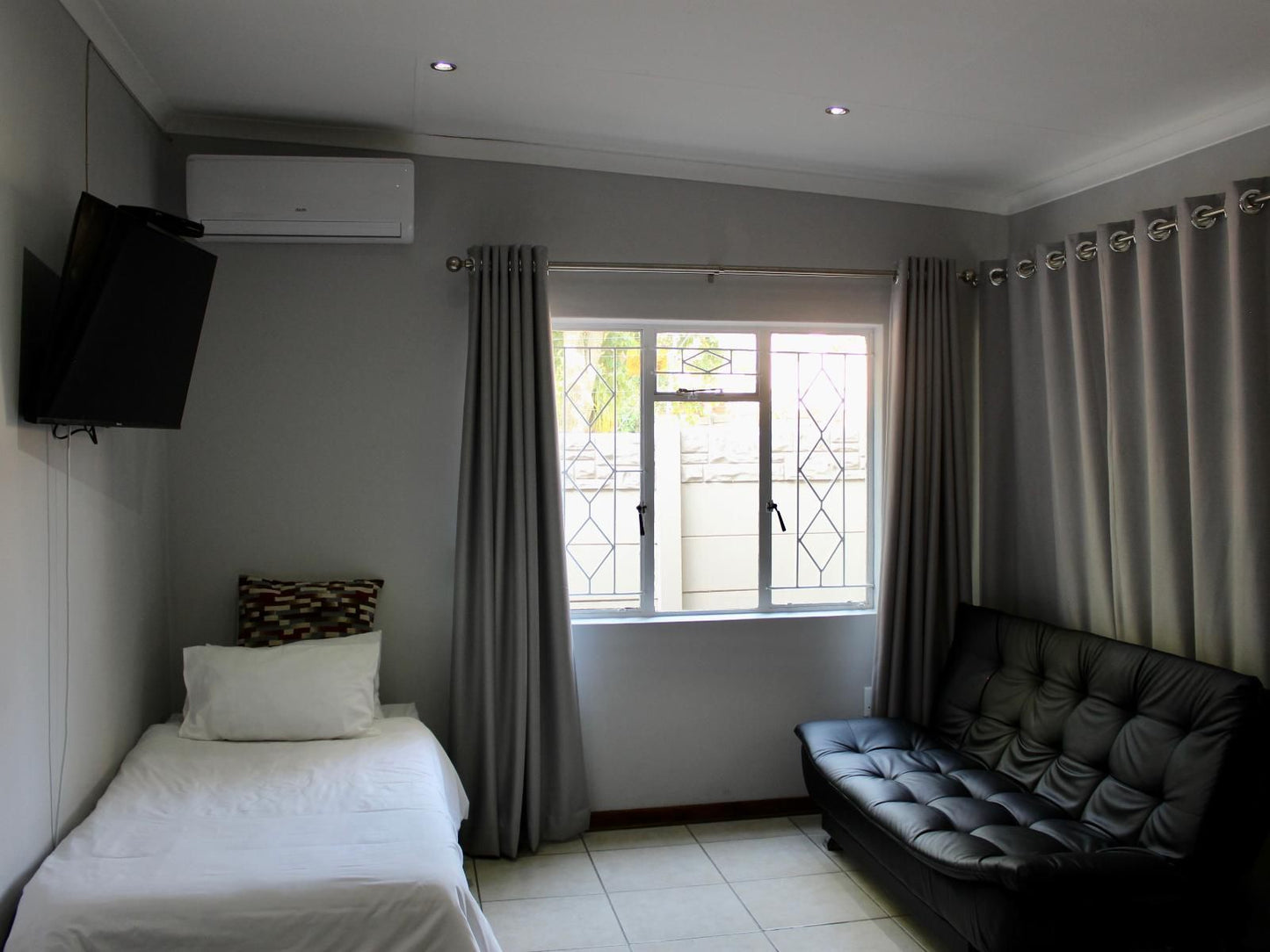 The Executive House Newcastle Central Newcastle Kwazulu Natal South Africa Unsaturated, Bedroom