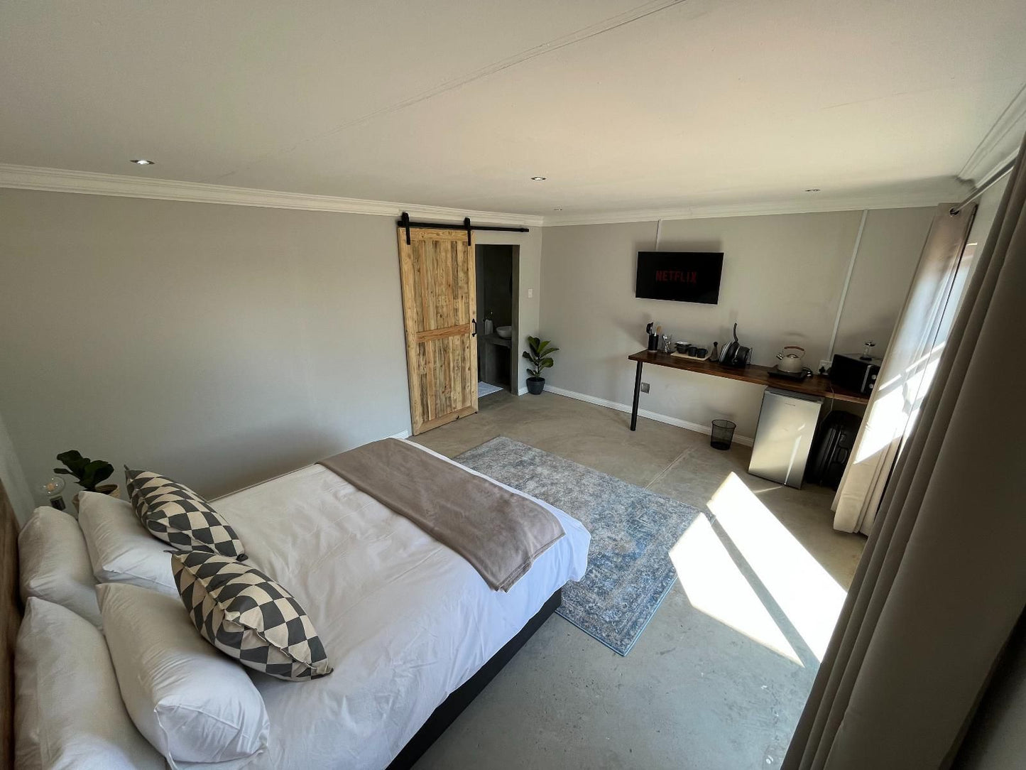 The Guesthouse Kokstad, Standard Queen Room with Desk, Bedroom