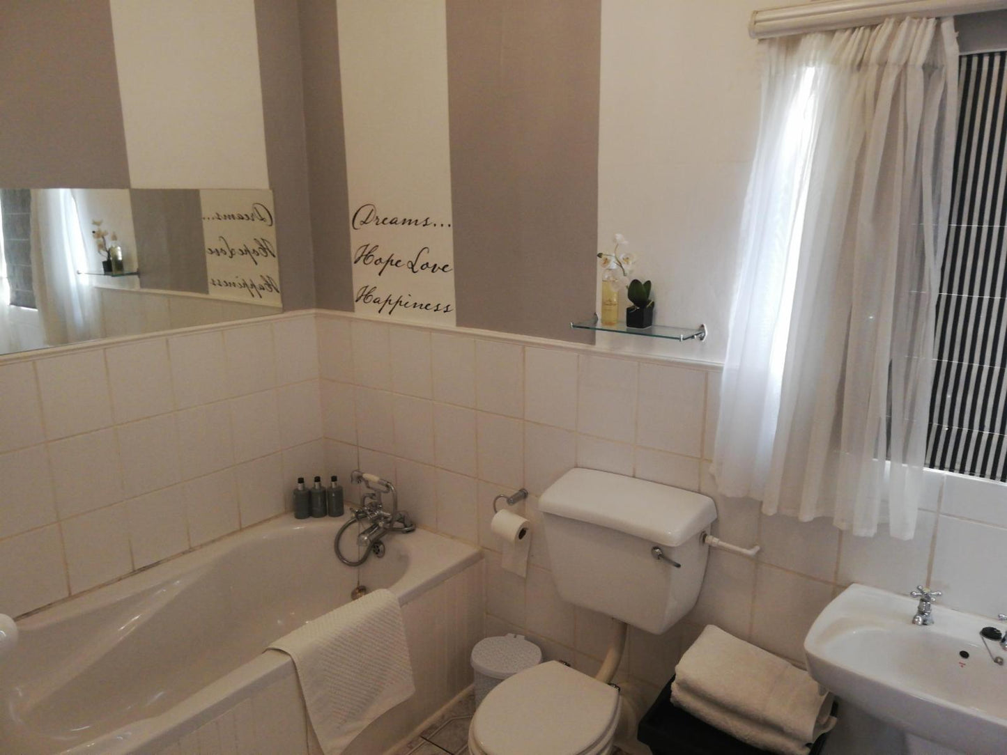 Double en-suite with BATH @ The Lighthouse Guesthouse Colesberg